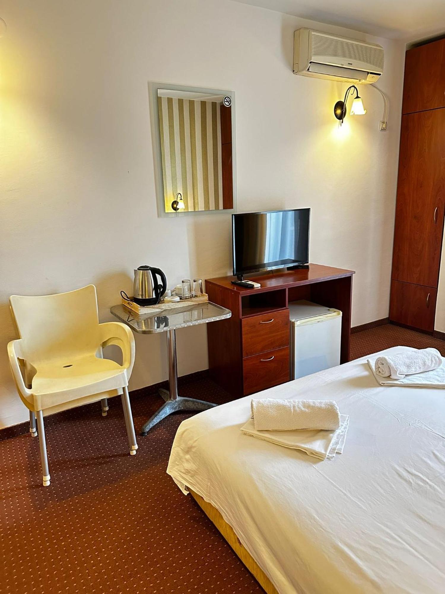 Central Hotel-Budva Extérieur photo