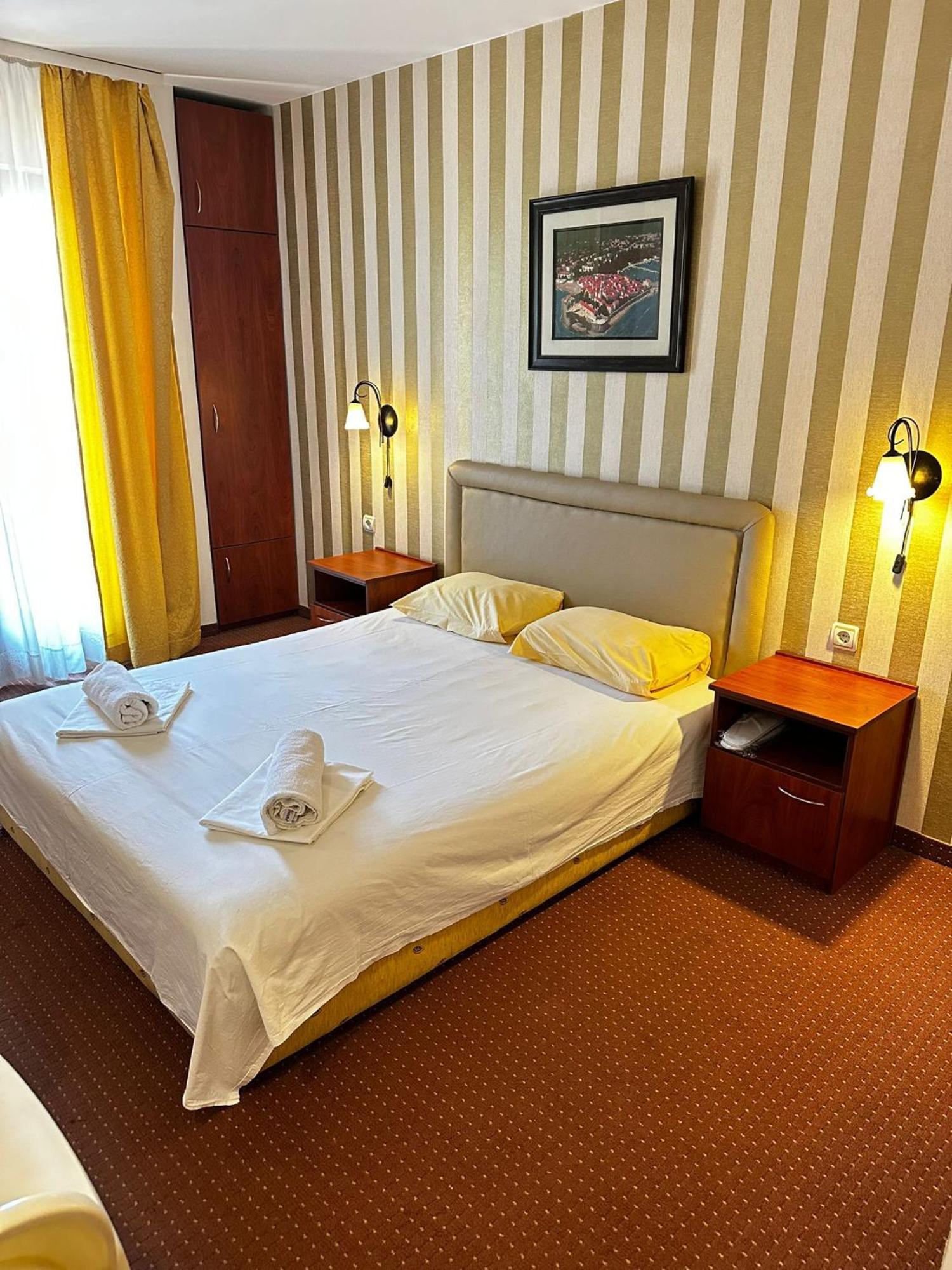 Central Hotel-Budva Extérieur photo
